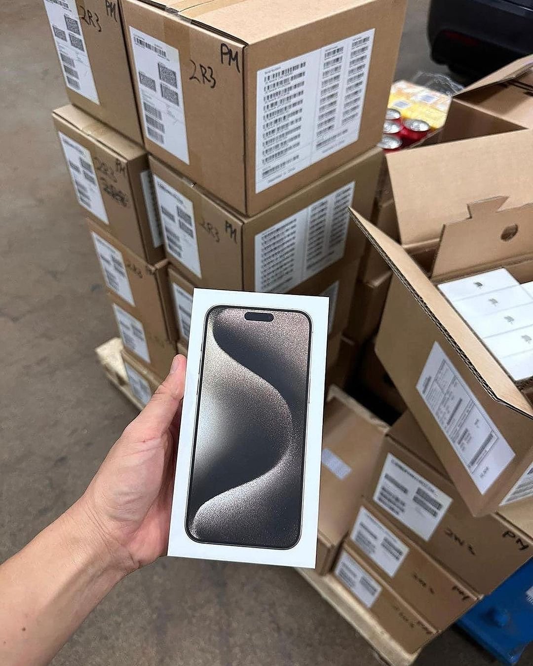 Brand New iPhone 15 Pro Max Pallets - Image 2