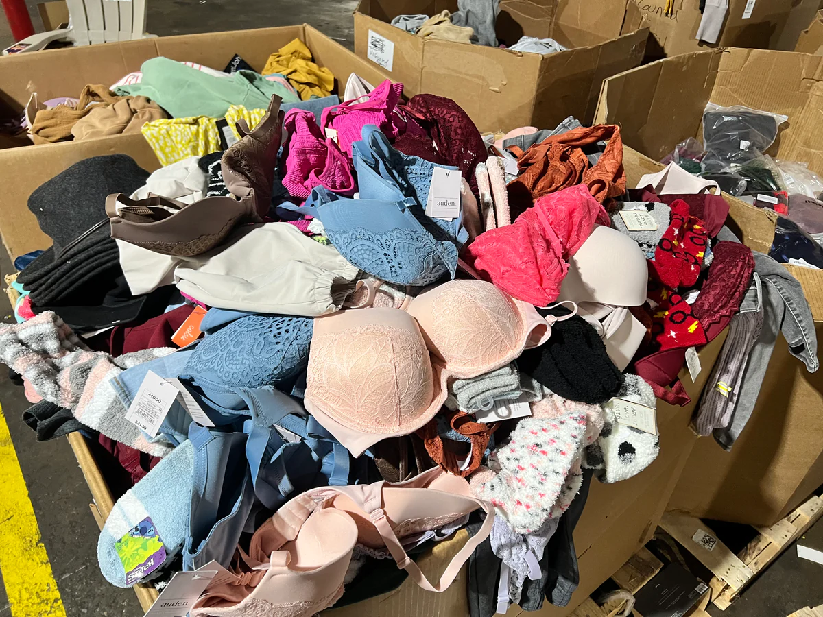 Target Mix Clothing Truckload - Image 2