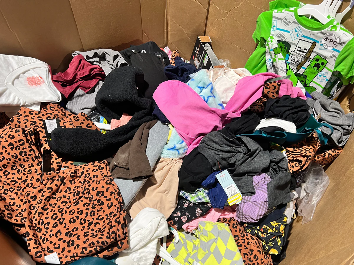 Target Mix Clothing Truckload - Image 4