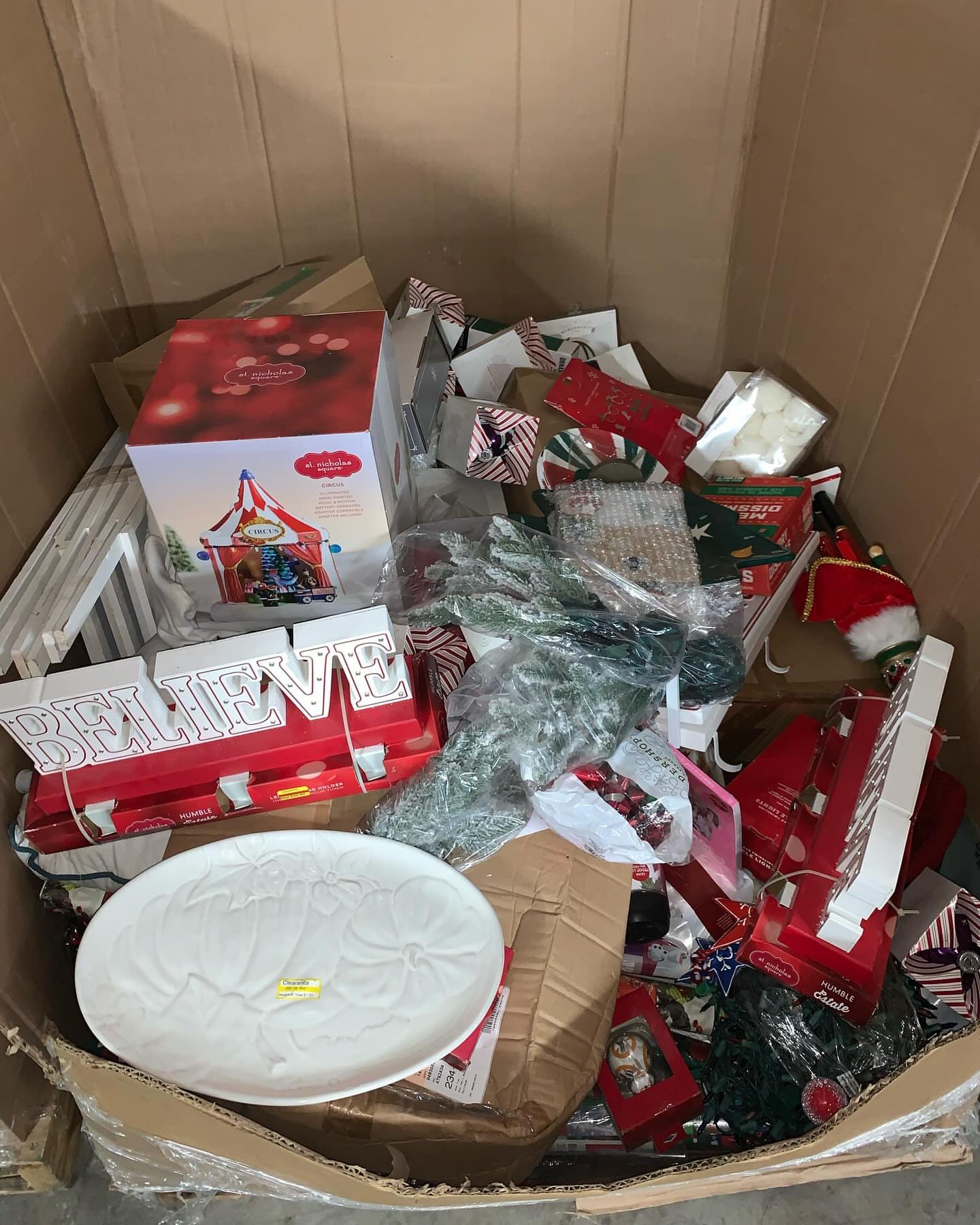 Christmas Decoration Pallet